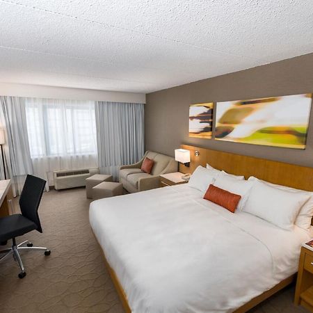 Delta Hotels By Marriott Utica Kültér fotó