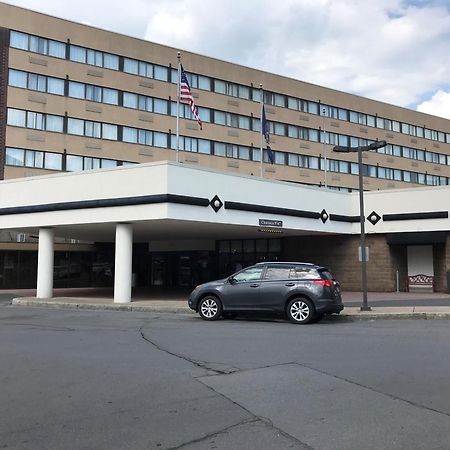 Delta Hotels By Marriott Utica Kültér fotó