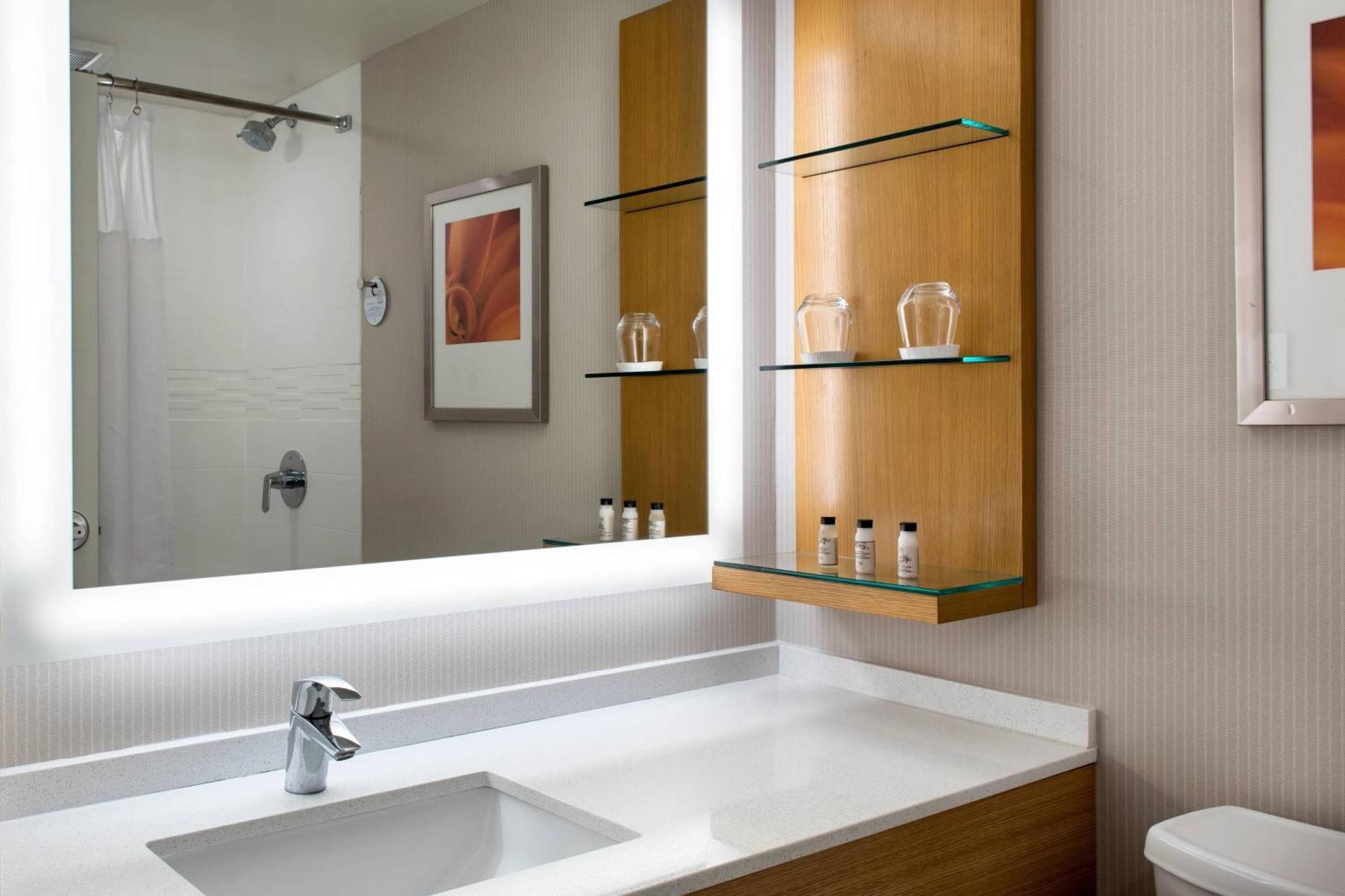 Delta Hotels By Marriott Utica Kültér fotó