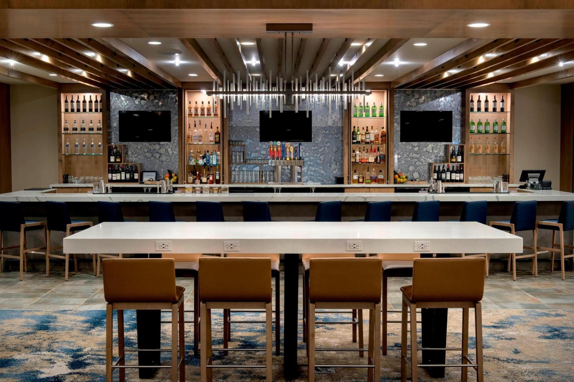Delta Hotels By Marriott Utica Kültér fotó