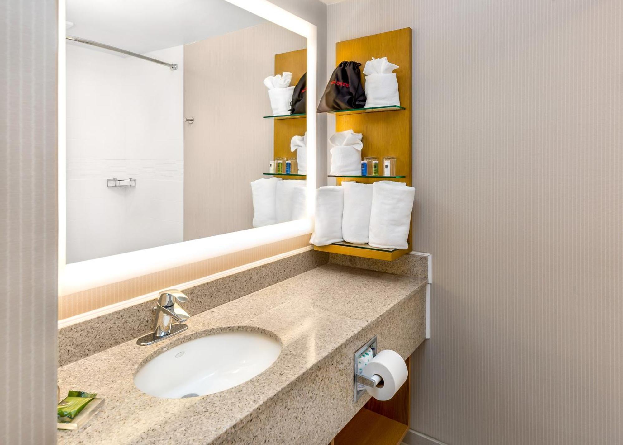 Delta Hotels By Marriott Utica Kültér fotó